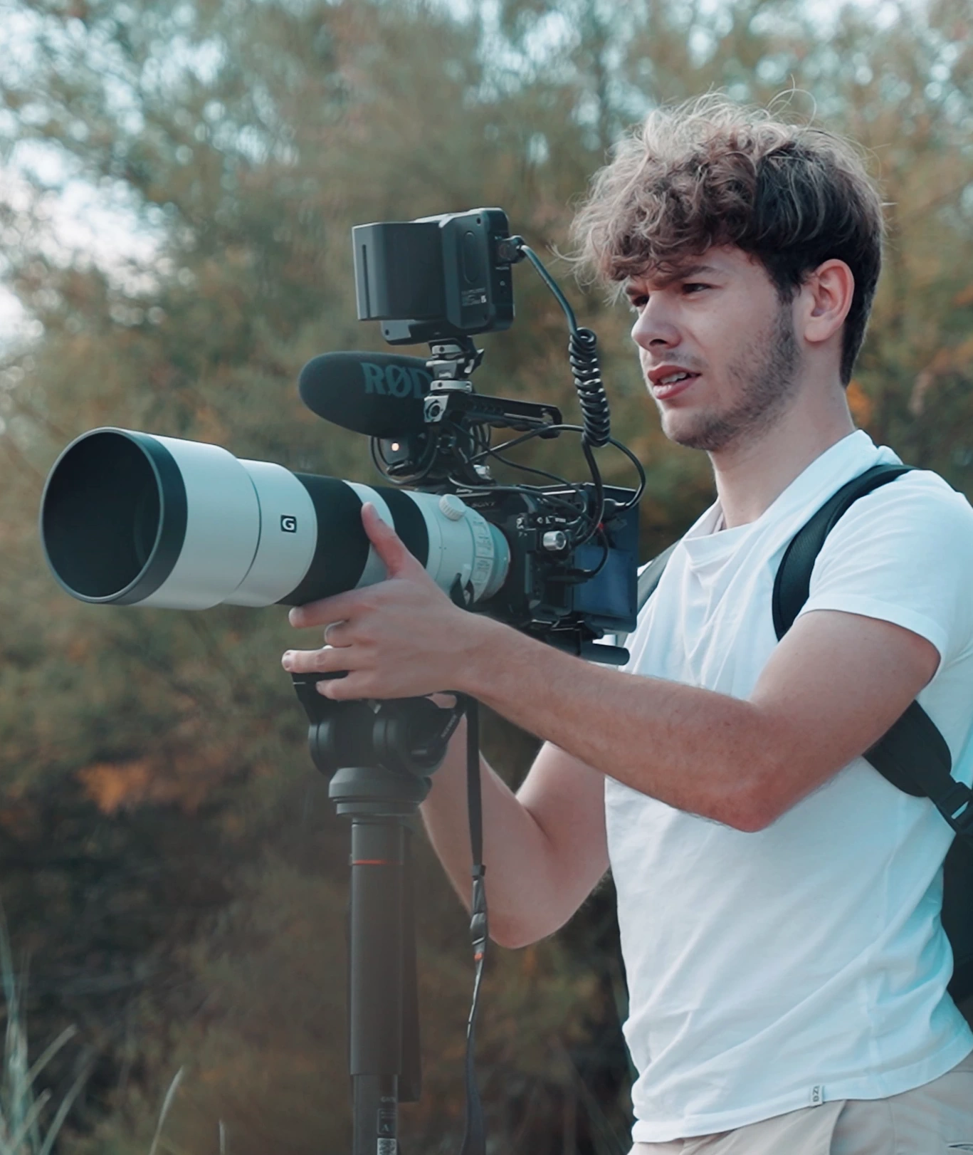 Brian Colas avec son matériel de photographie et vidéographie